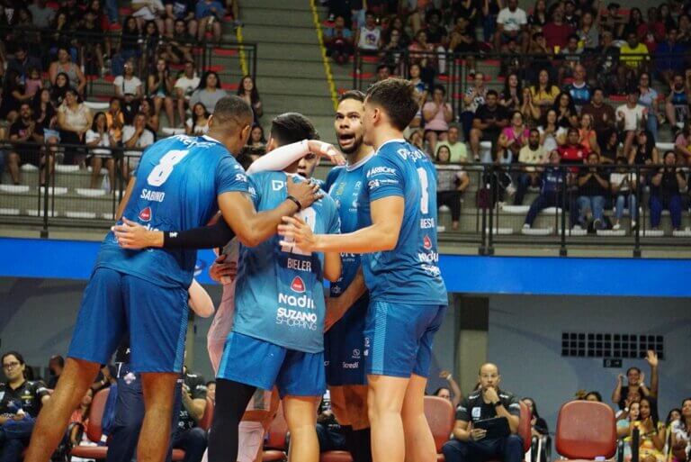 Brasil vence Catar e continua 100% no Mundial de vôlei masculino - Diário  de Suzano